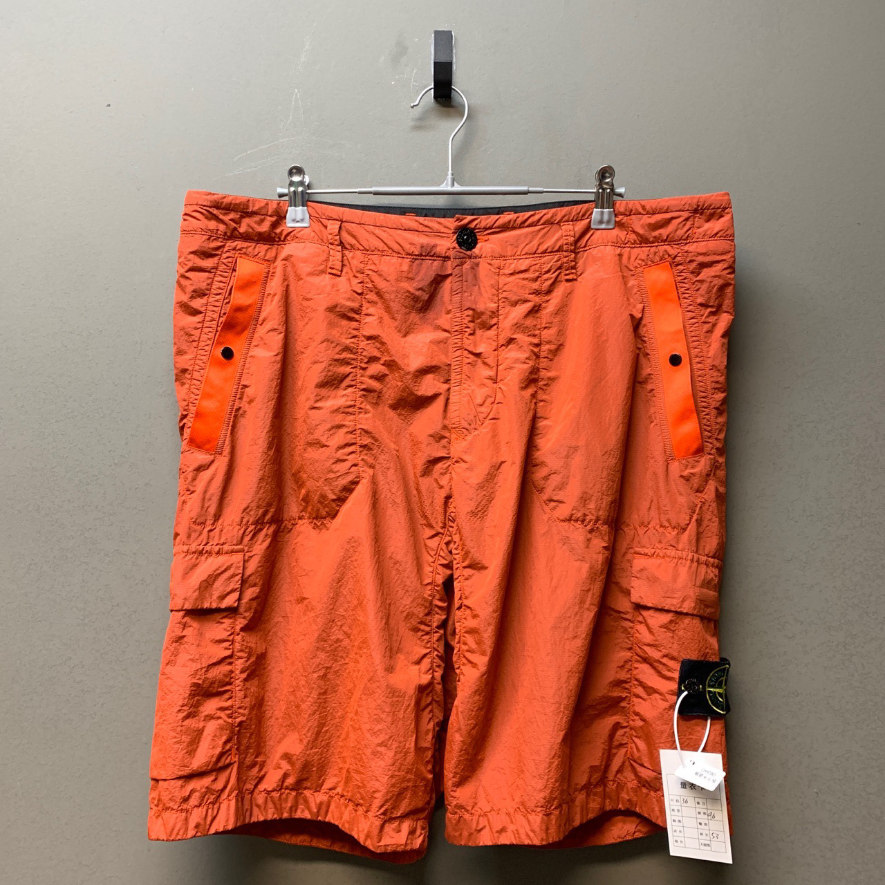 Stone island 石头岛/06340/20金属尼龙泡泡纱短裤 橘色98新 36码