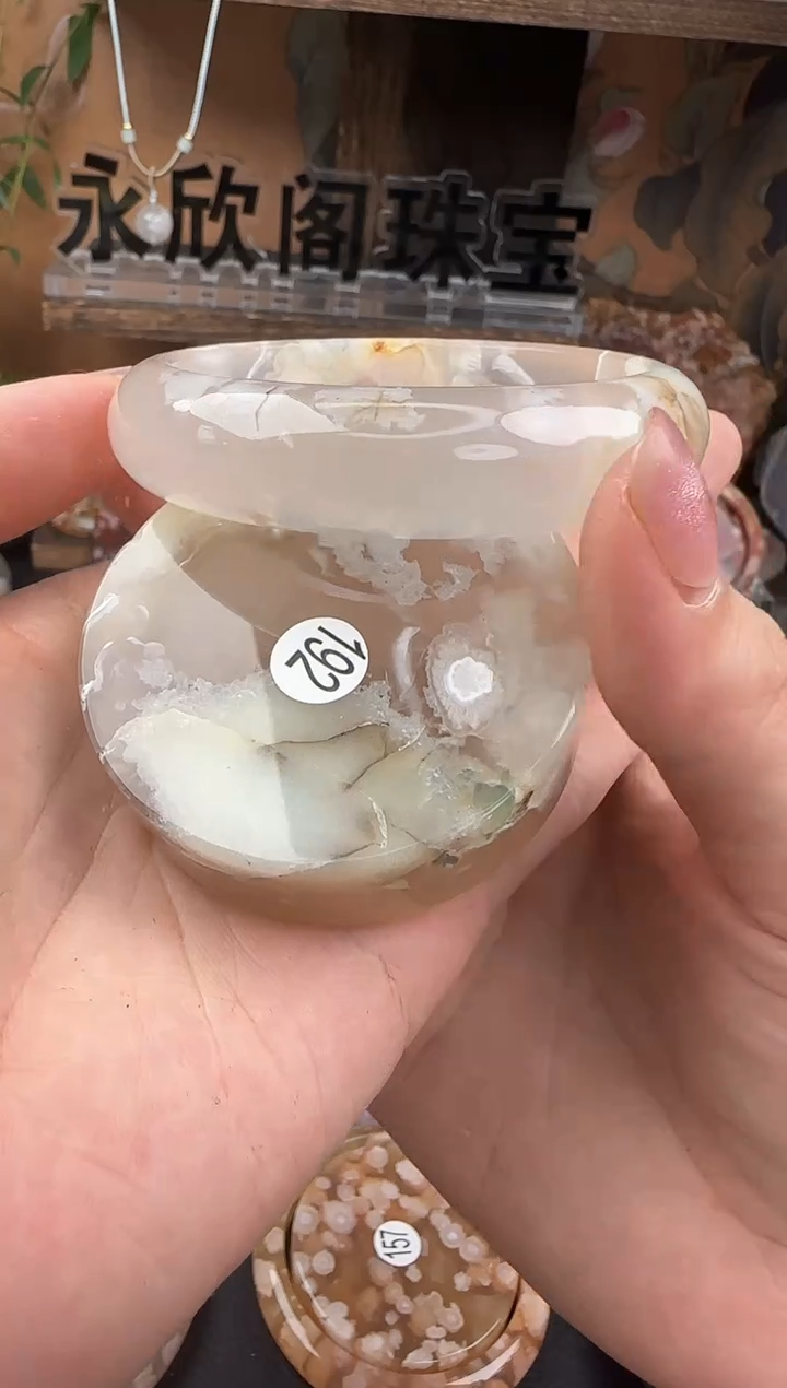 【闪购商品】玛瑙/玉髓手镯（圆镯）未镶嵌56