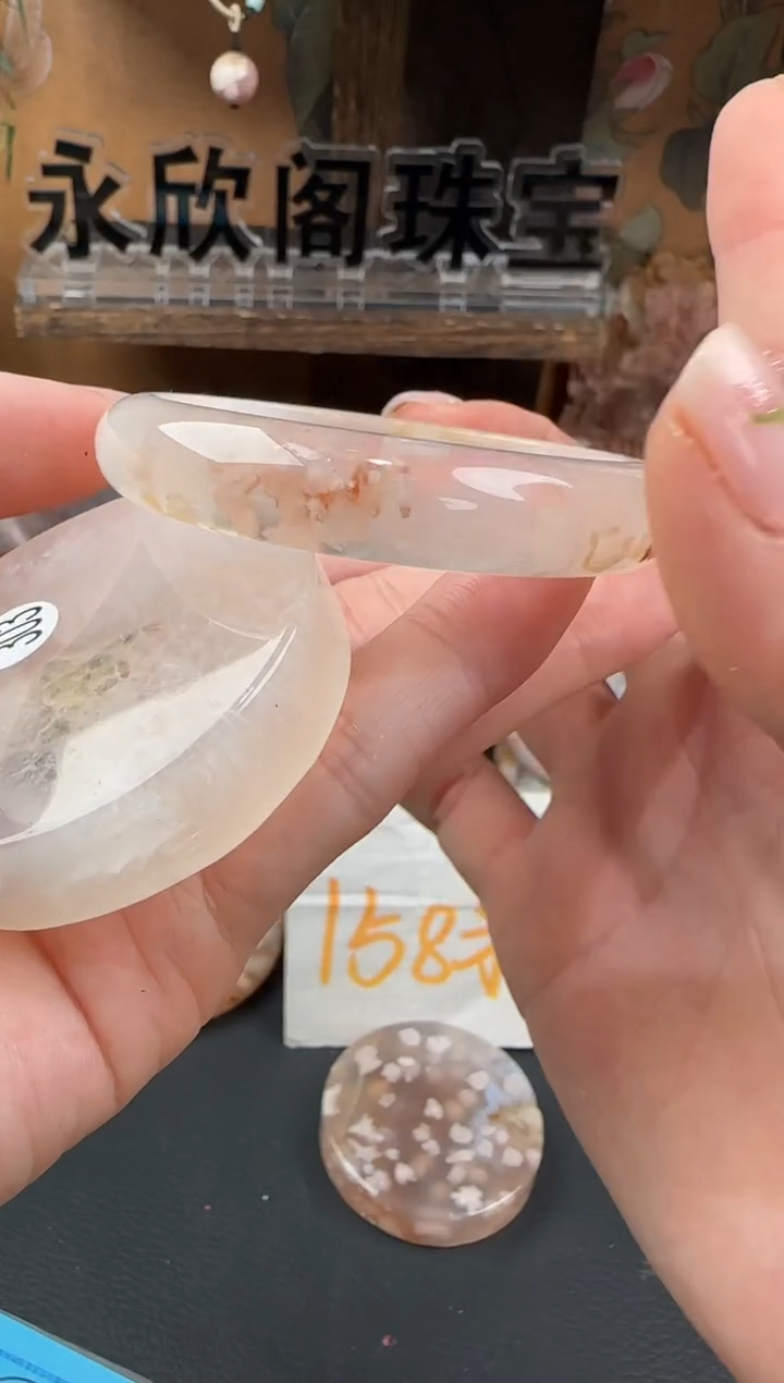 【闪购商品】石英质玉手镯未镶嵌52