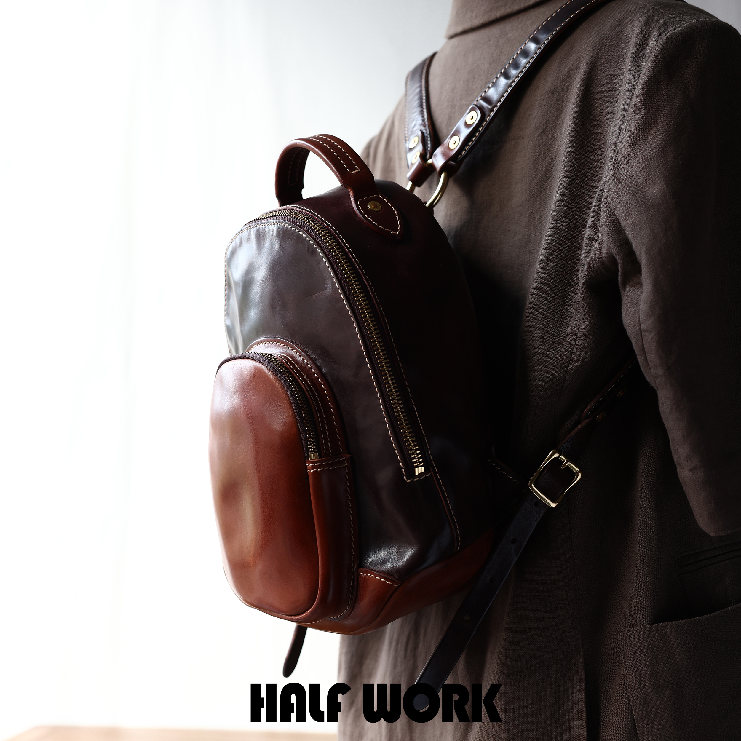 HALF WORK/伴工头层植鞣牛皮洗水太空舱双肩包KB-2381