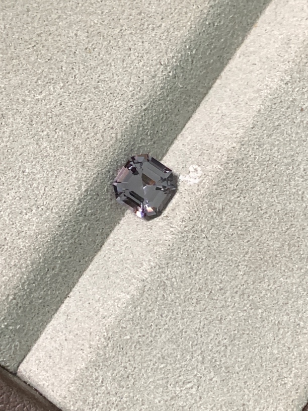 天然无烧缅甸金属灰尖晶石1.06ct精切