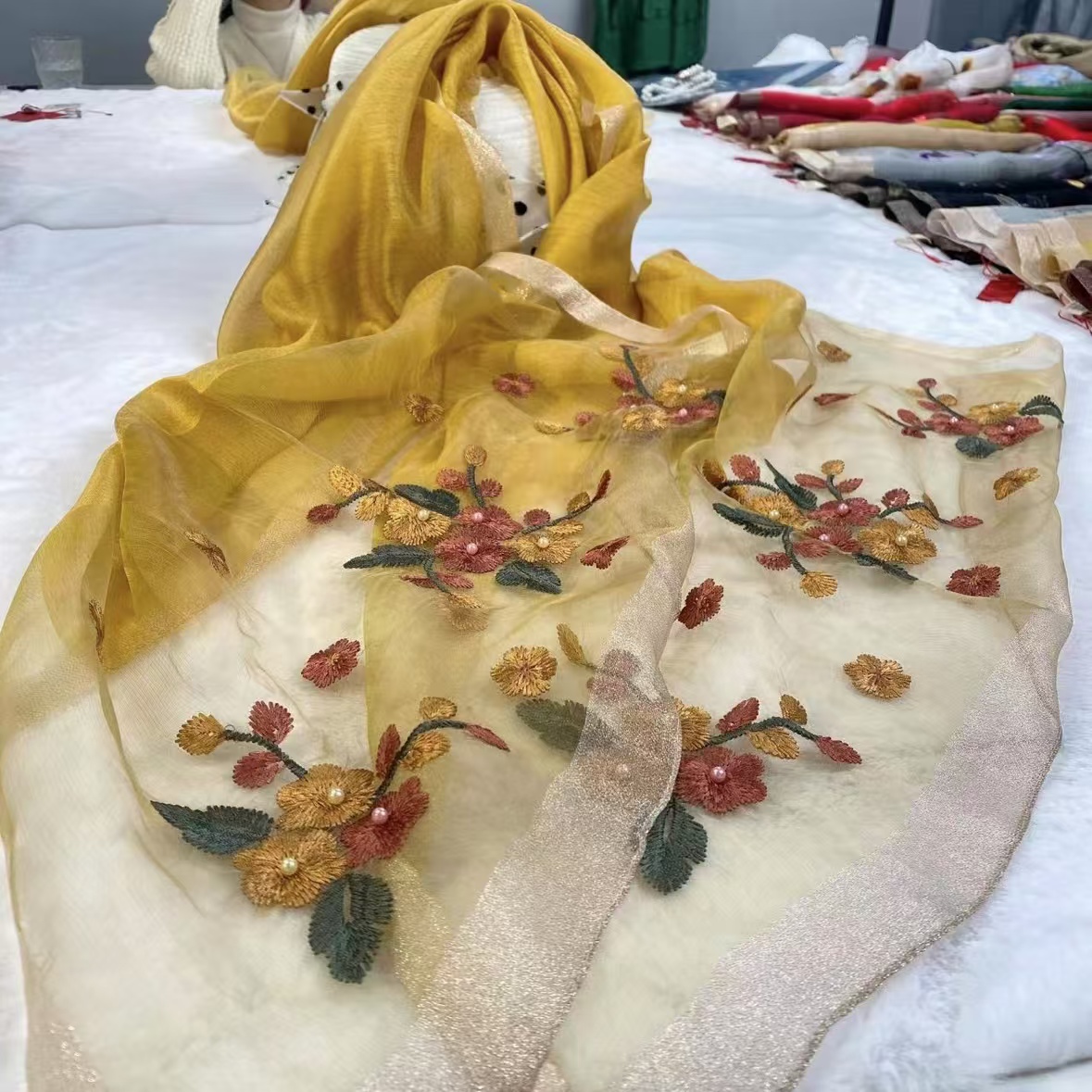 【姜黄色海棠花】手工刺绣百搭保暖御寒真丝羊毛围巾披肩