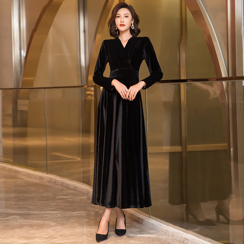 香衣丽华新款长袖V领雪尔绒大摆连衣裙修身显瘦度假长裙
