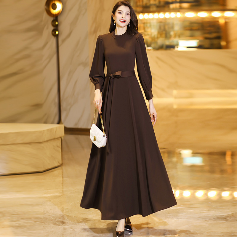 香衣丽华秋季长袖圆领纯色卡其连衣裙修身显瘦气质优雅简约长裙