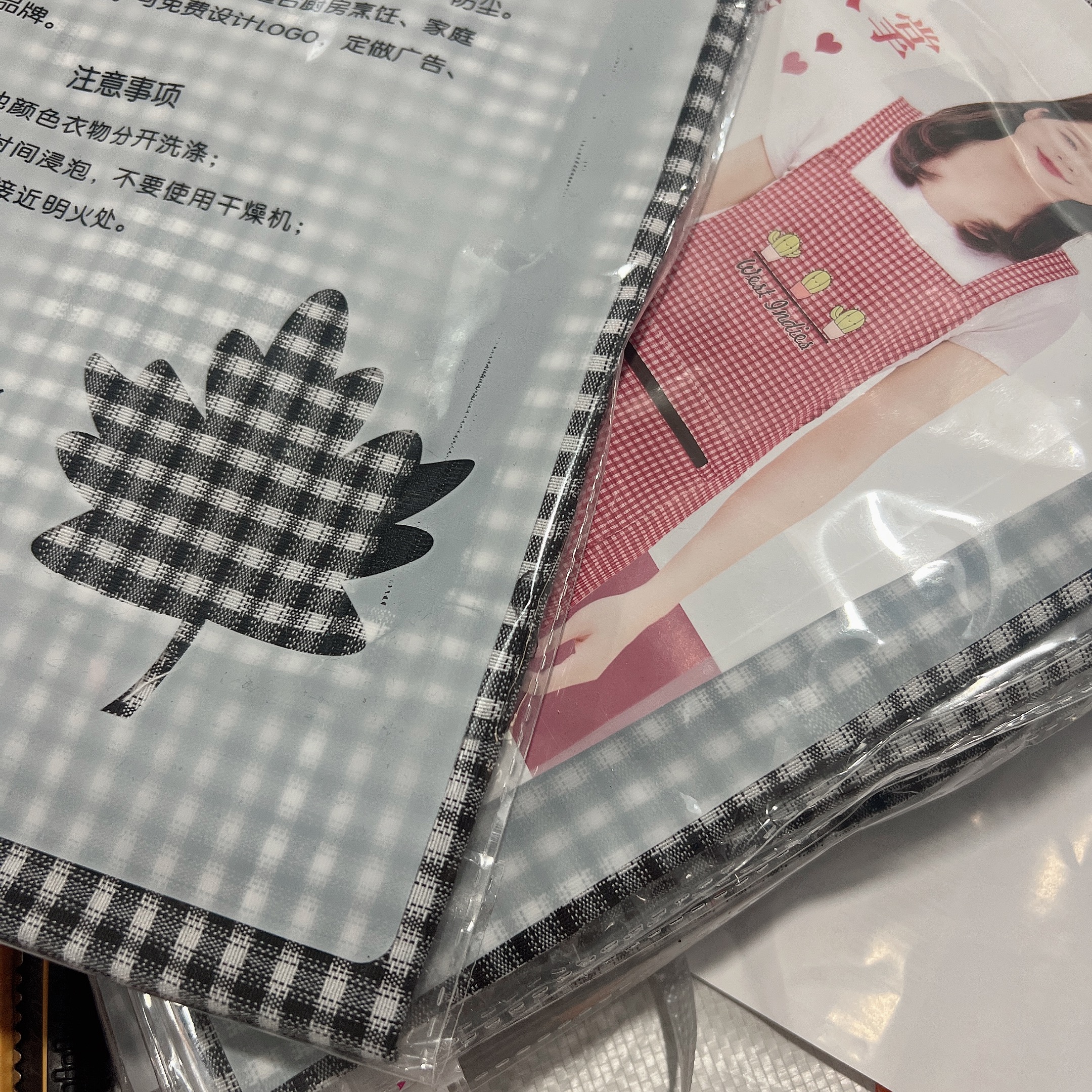 F4黑白小方格卡通仙人掌隔脏围裙 发1件