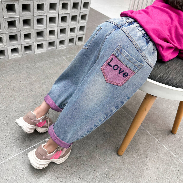 儿童弹力牛仔长裤女童牛仔裤中小童洋气外穿时尚休闲后袋字母宽松