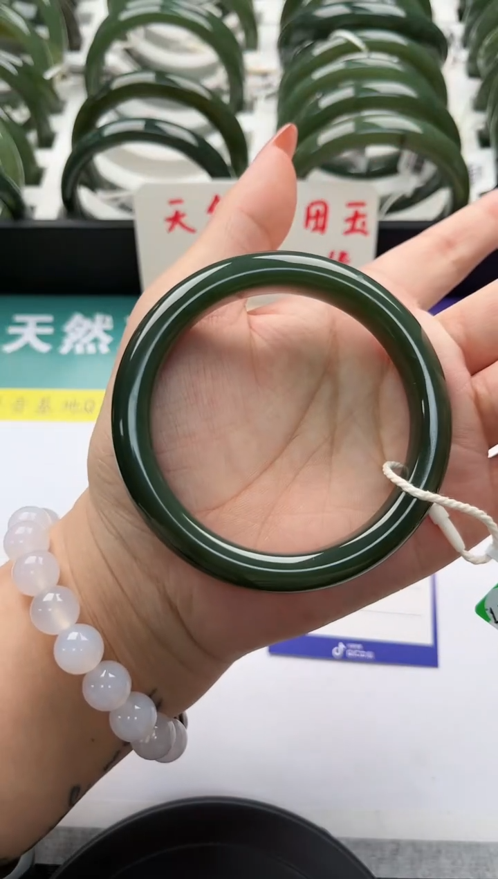 【闪购商品】和田玉手镯未镶嵌154微色差