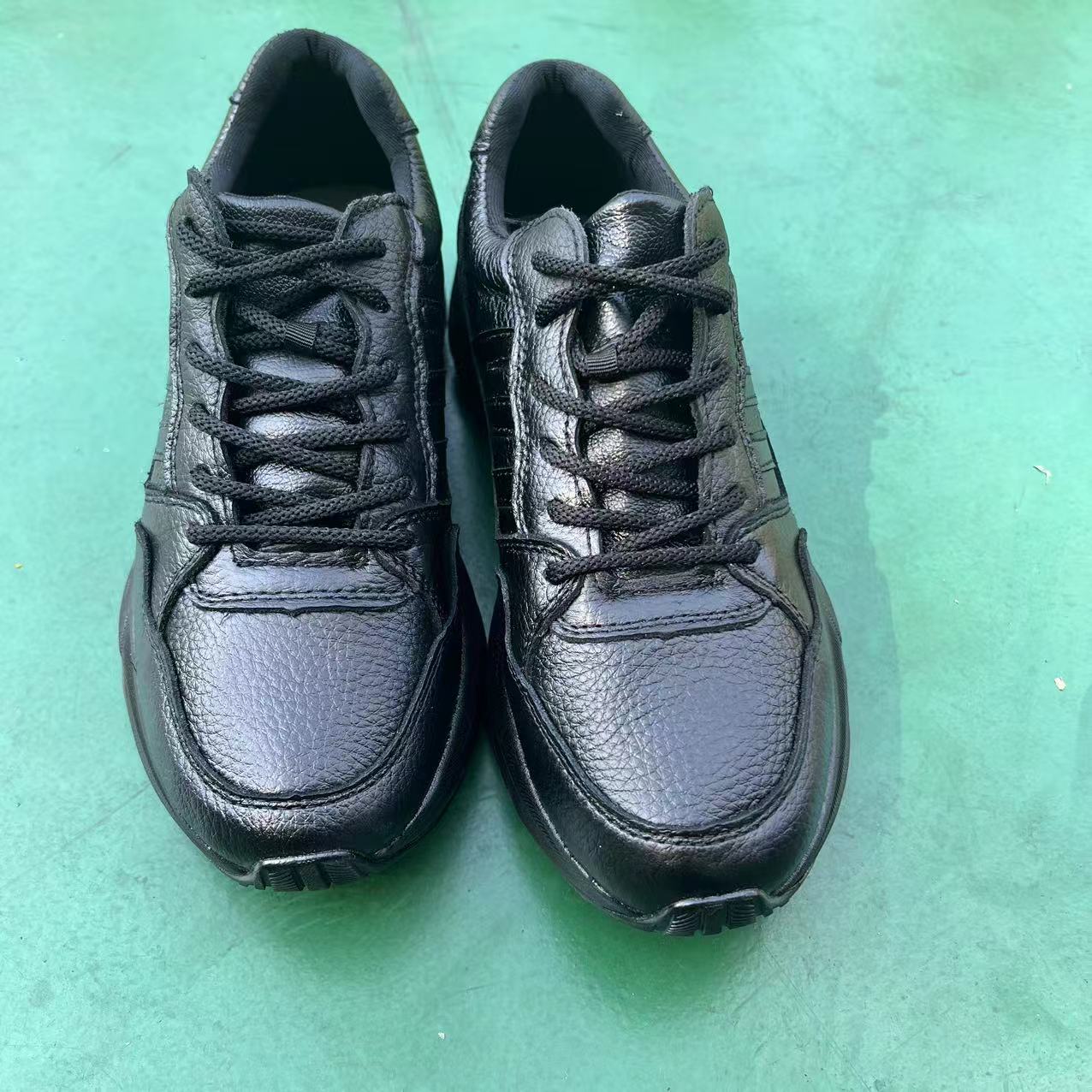 牛皮运动鞋老爹鞋男款时尚舒适户外防滑轮胎贴片实心软弹黑色