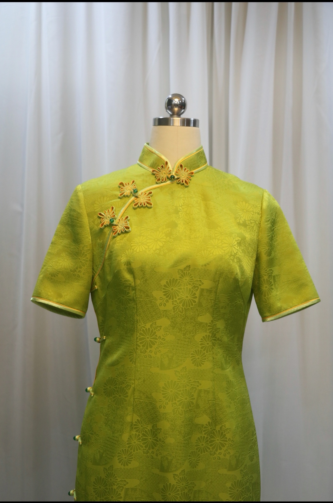 2022年青绿色气质改良旗袍