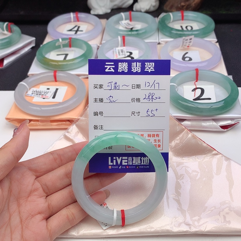 【闪购商品】翡翠手镯未镶嵌可***哒