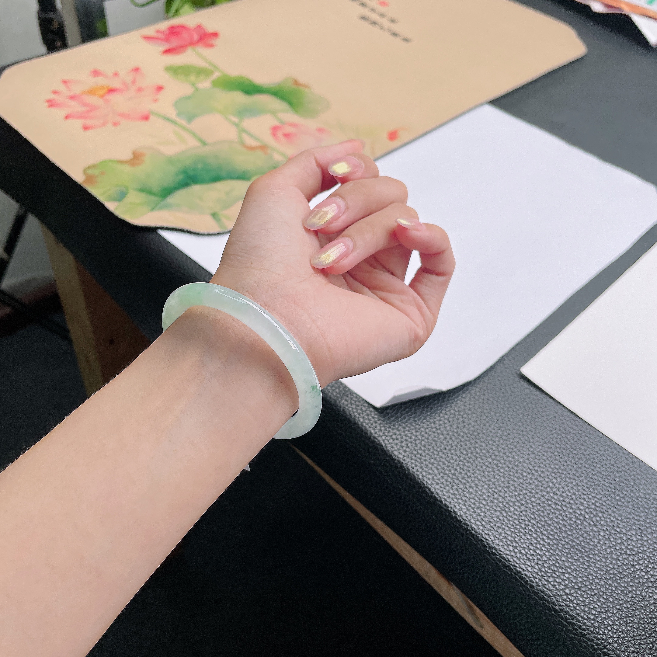 缅甸天然A货冰晴绿飘花50-51圈口美人条圆条翡翠手镯
