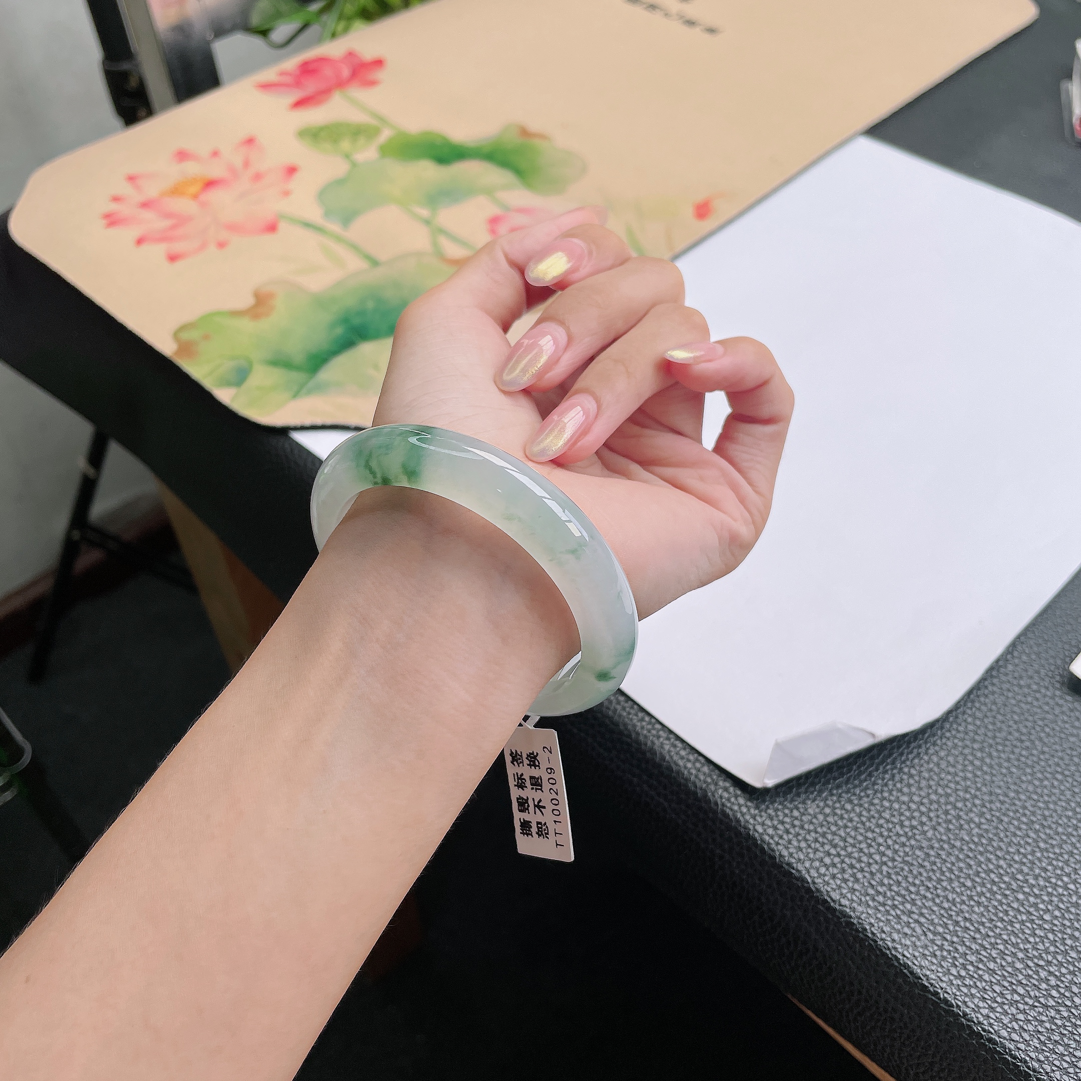 缅甸天然A货冰种飘绿花起荧光54-55圈口正圈翡翠手镯