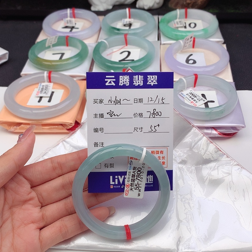 【闪购商品】翡翠手镯未镶嵌小*女