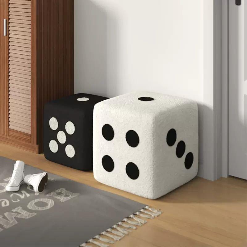 创意矮凳实木换鞋凳脚凳坐墩网红羊羔绒骰子凳子家用客厅门口儿童