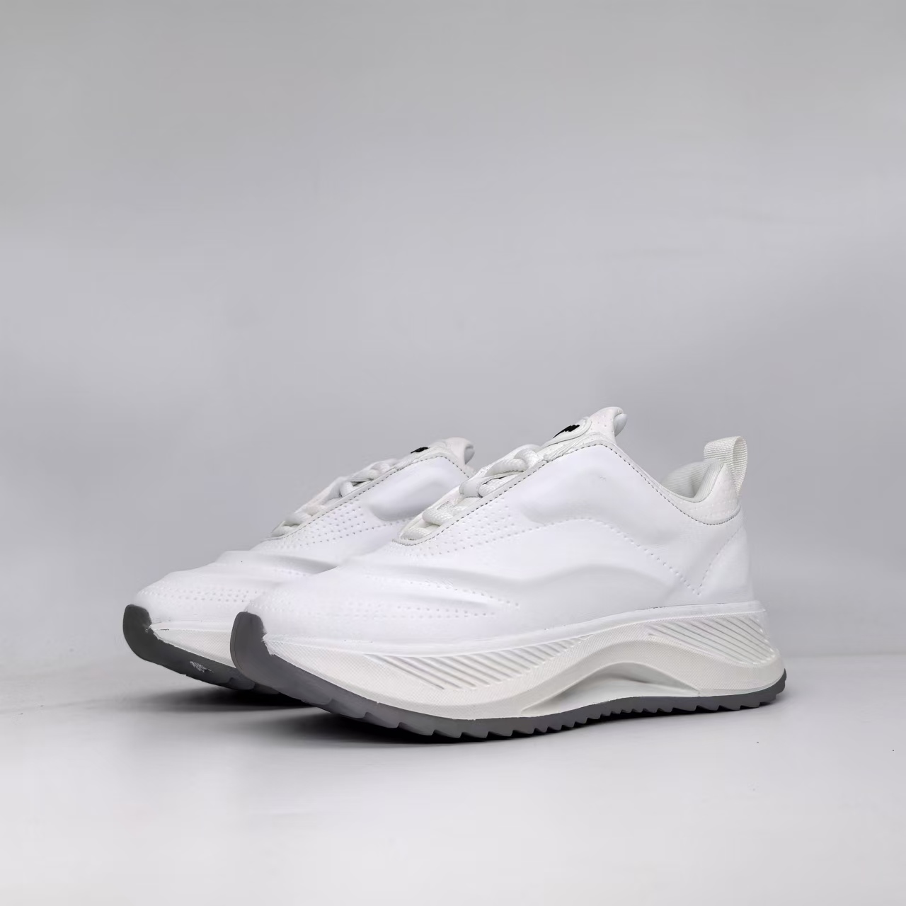 18312白灰高端休闲男鞋