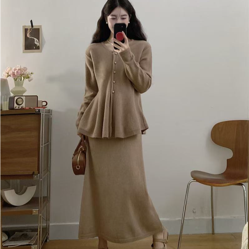 60102#冬季加厚小香风显瘦上衣+A字版松紧高腰半身裙两件套套装