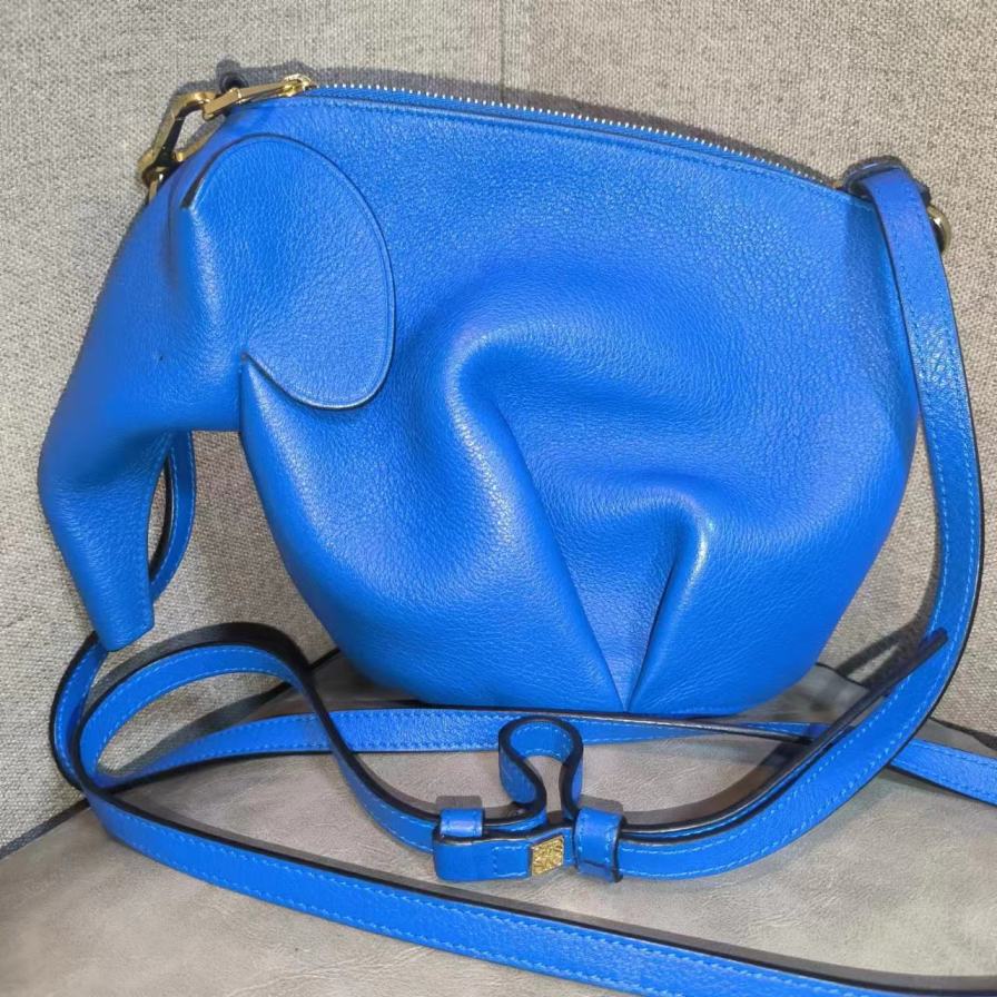 95新 LOEWE/罗意威 蓝色小象包650 2832