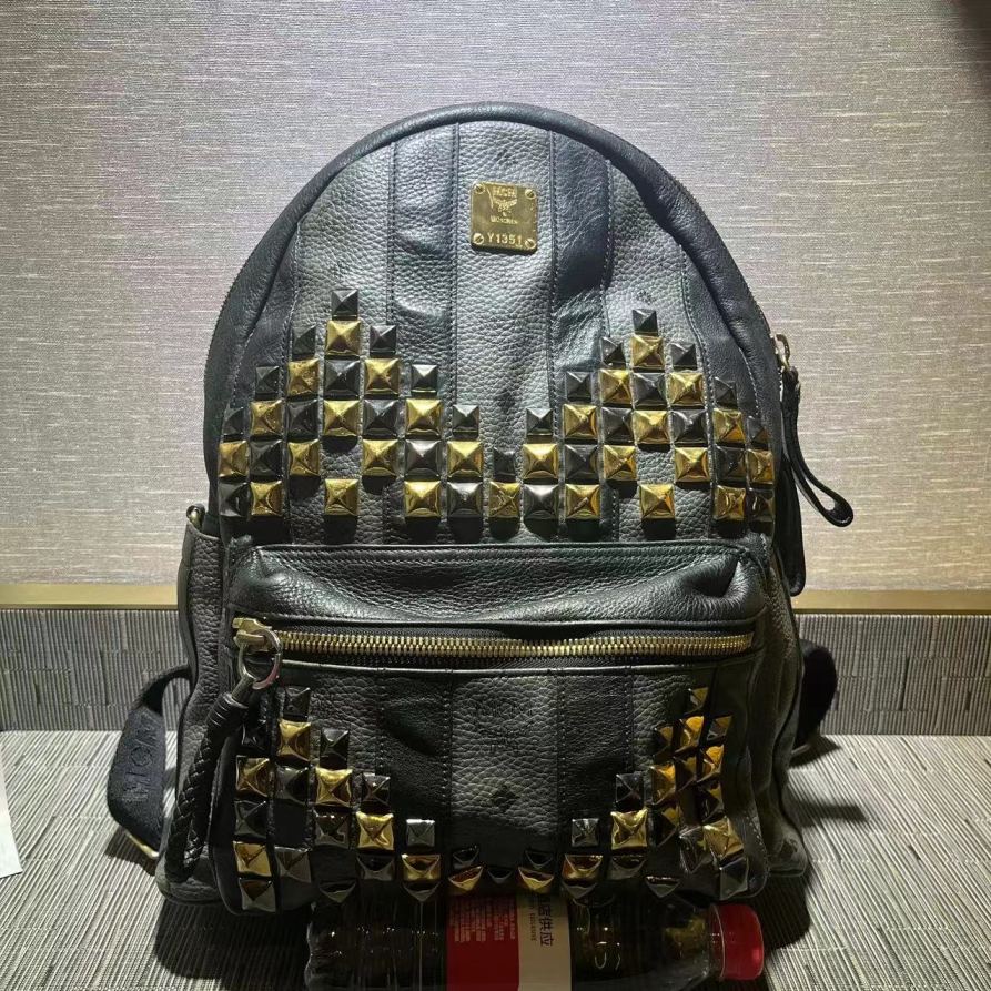 95新 MCM 黑色双肩背包656 5536