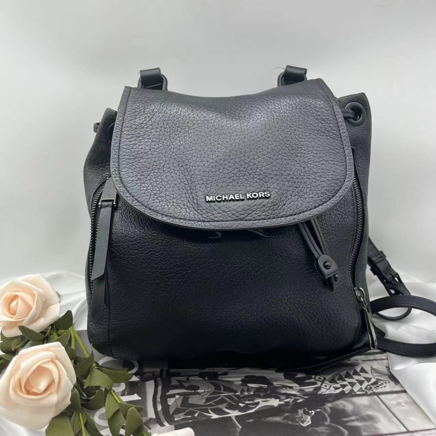 95新 MICHAELKORS/迈克高仕 黑色书包  669 3566