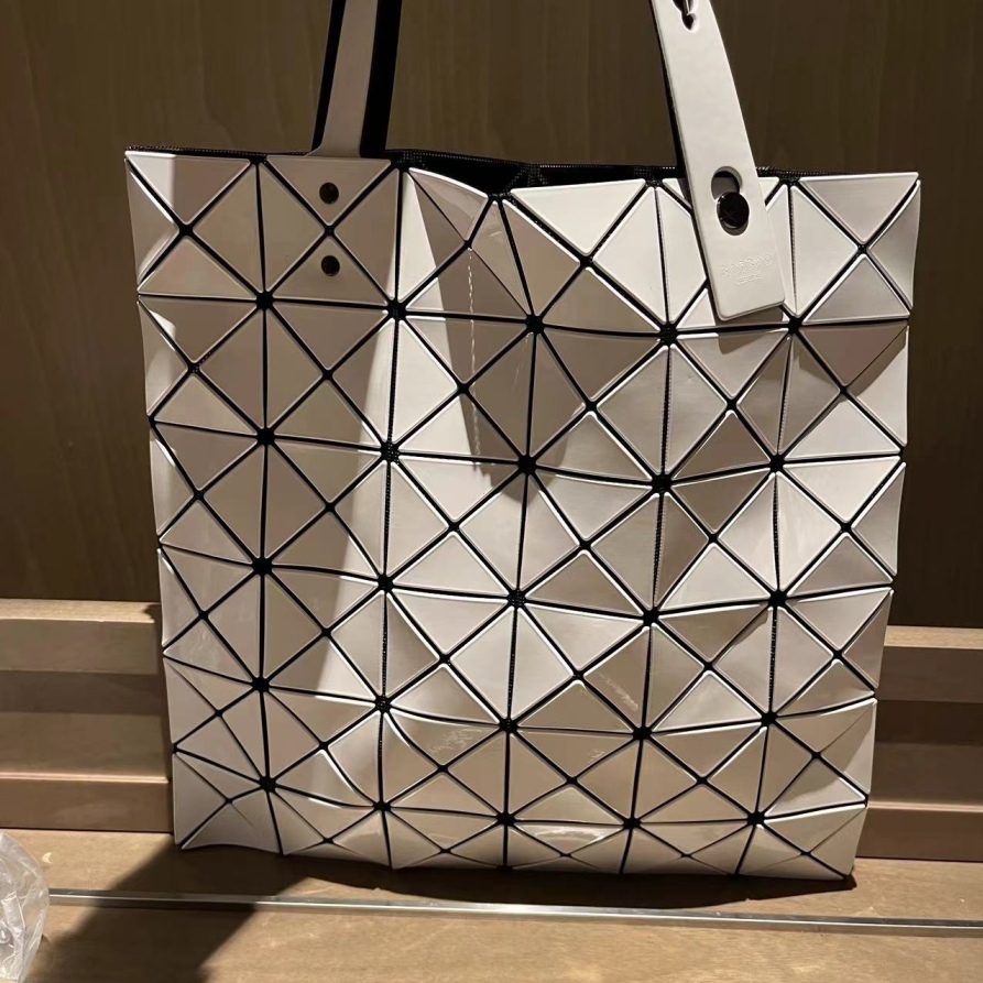 95新 Issey Miyake/三宅一生 白色单肩包663 8188