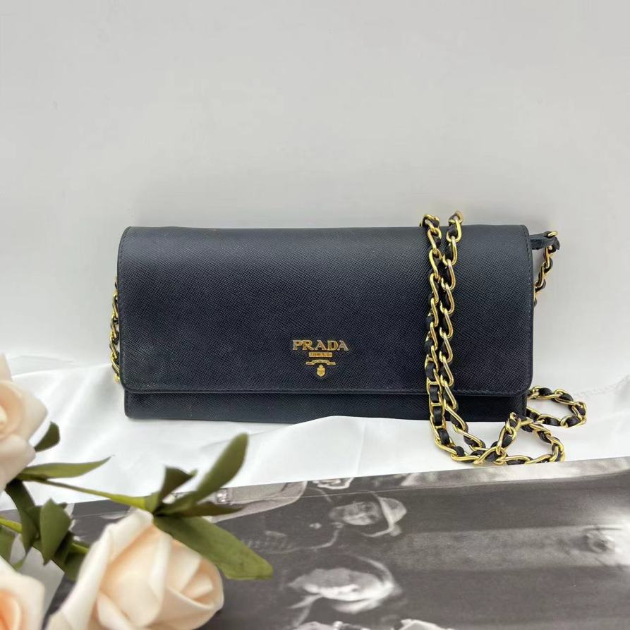 95新 Prada/普拉达 黑色斜挎包655 9486