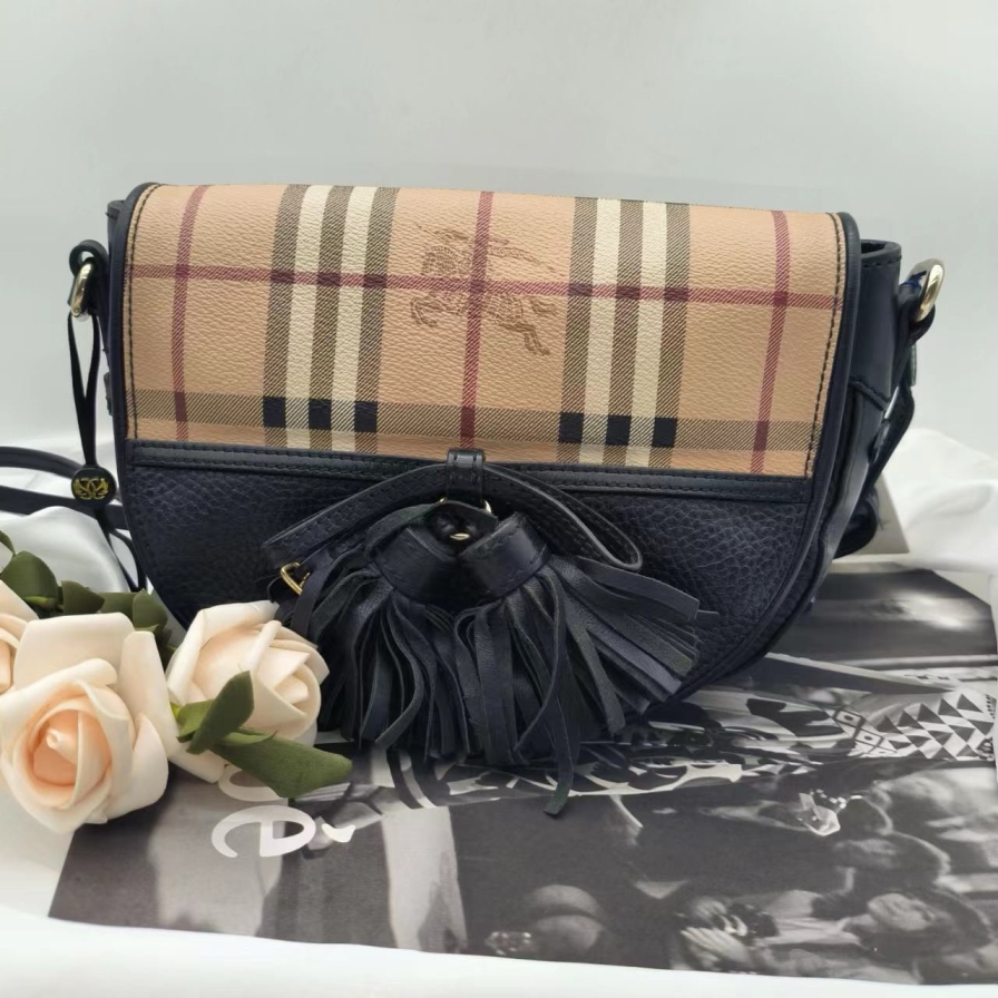95新 BURBERRY/博柏利 战马系列格纹马鞍包  661 0781