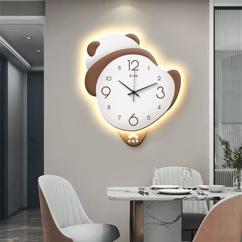 熊猫七仔挂钟客厅电视墙家用表挂墙免打孔创意静音时钟餐厅装饰画