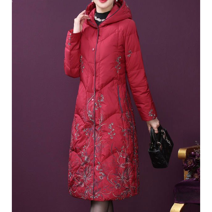 羽绒服中长款女保暖冬新款过膝白鸭绒重工刺绣外套连帽时尚加厚