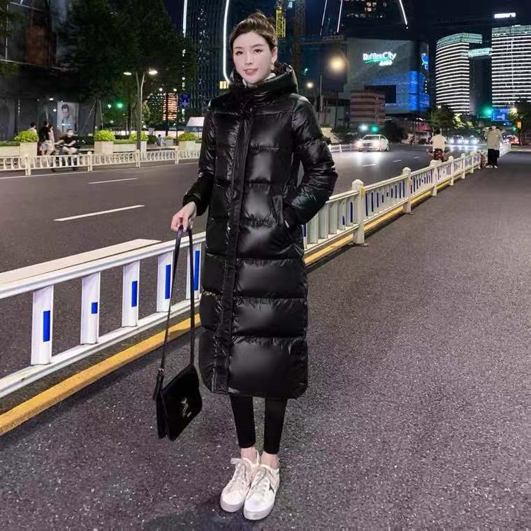 新款2023年反季新款亮面羽绒服女长款过膝韩版大码时尚加厚外套