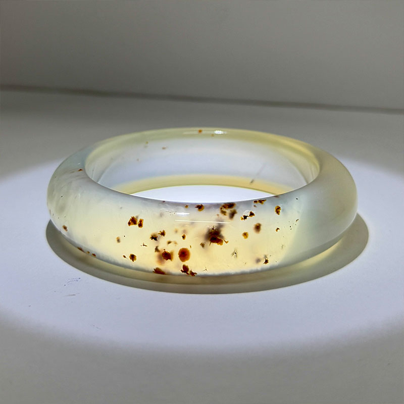 【傲雪红梅】天然冰岛小众湖水蓝底色俏红梅砂意境青钢56圈玛瑙手镯