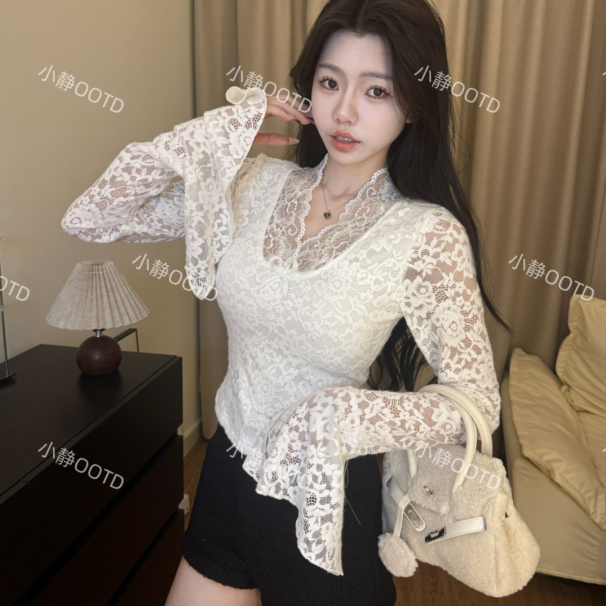 设计感性感V领收腰蕾丝衫女2024秋冬新款纯欲百搭修身长袖上衣潮
