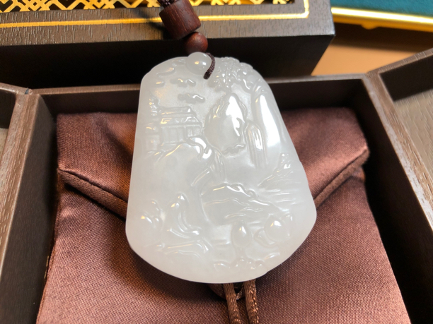 天然新疆玉石山水意境牌 男女款精美大气时尚金丝玉吊坠