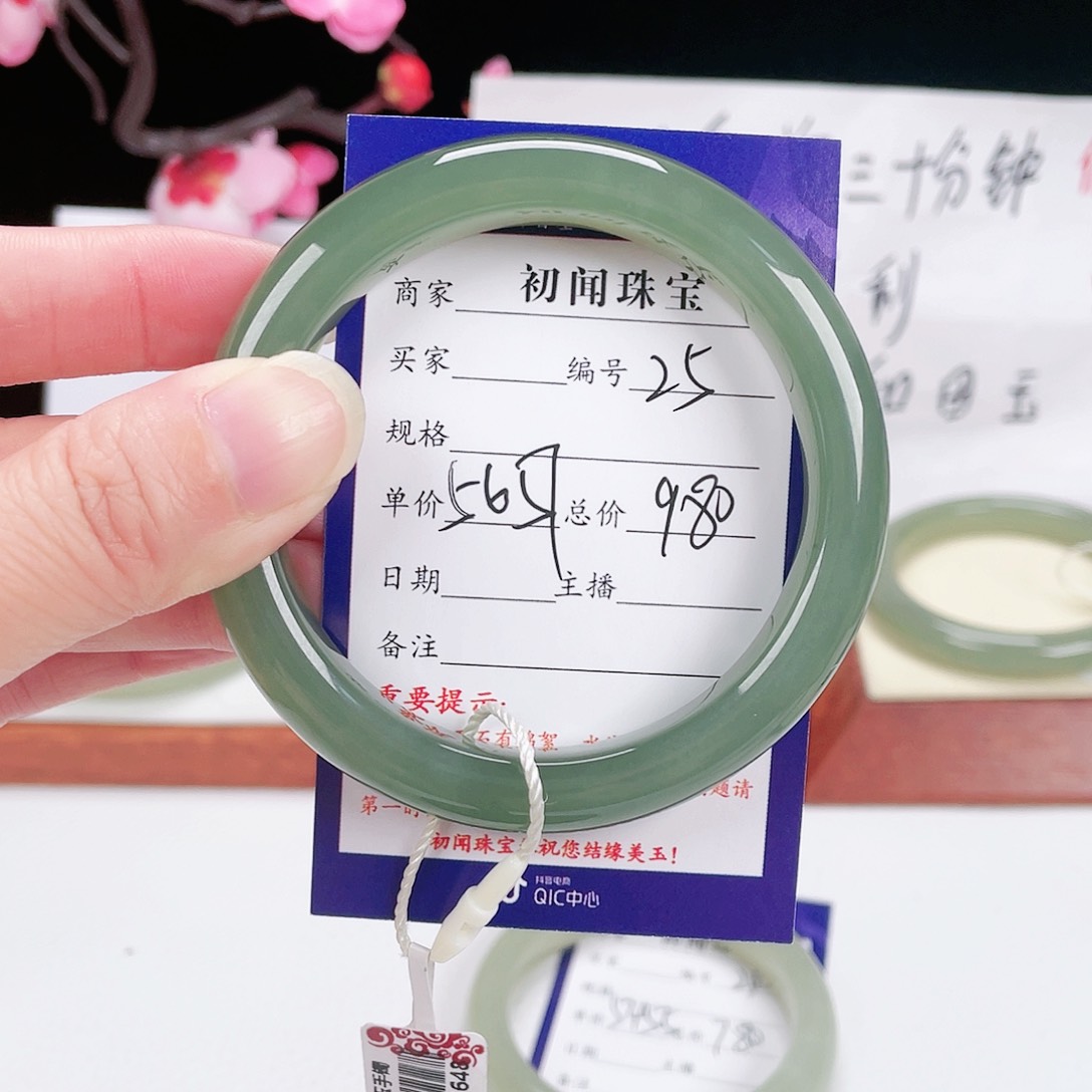 和田玉手镯未镶嵌
