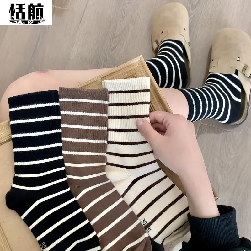黑白秋冬款女士时尚中筒条纹袜子保暖百搭运动袜长筒堆堆袜女款
