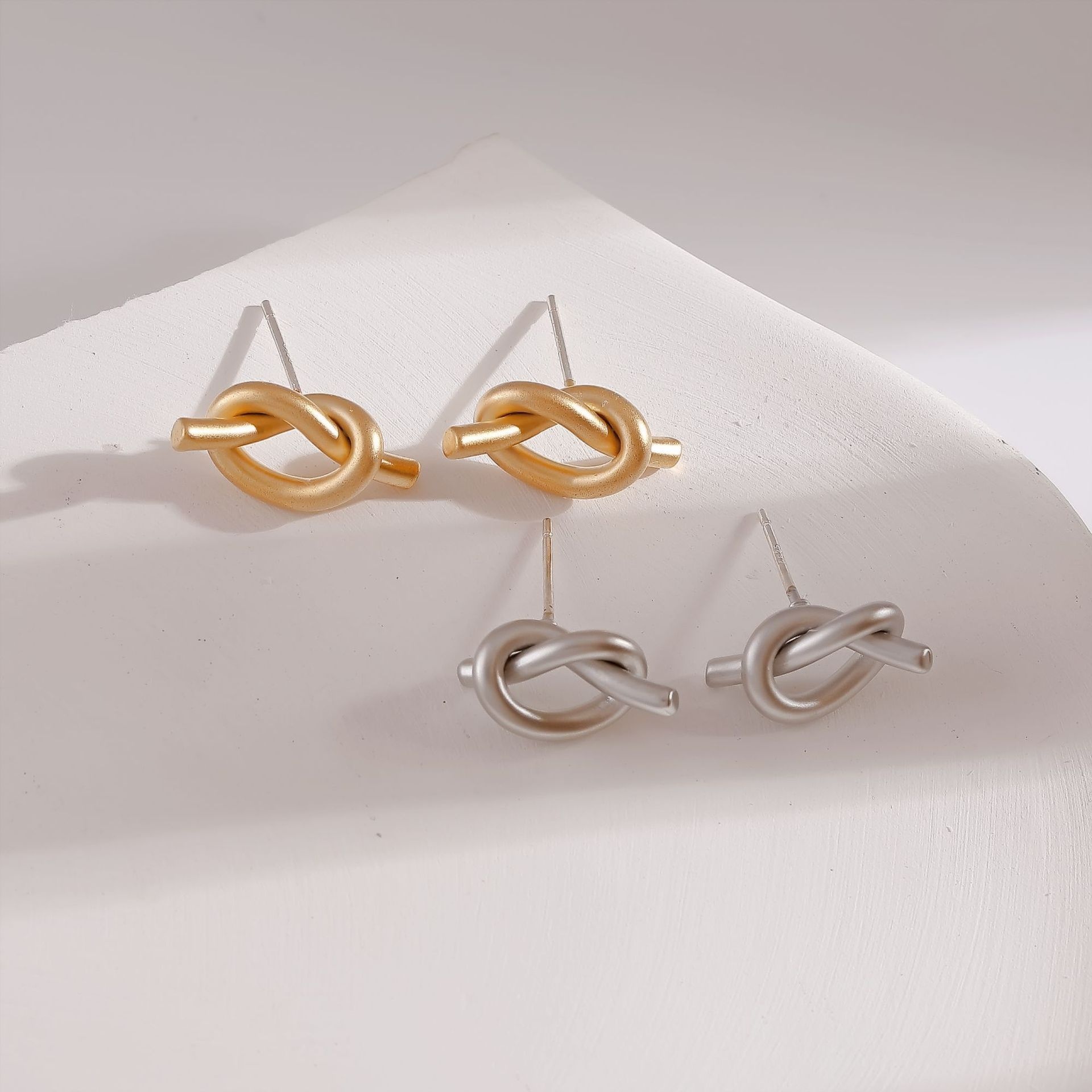 合金耳饰 蝴蝶结哑光耳钉极简打结耳坠设计感气质显瘦经典素款