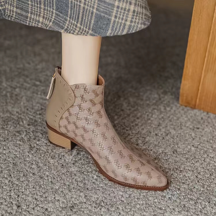4公分跟高头层压花羊皮秋冬款法式复古尖头粗跟时尚后拉链小短靴