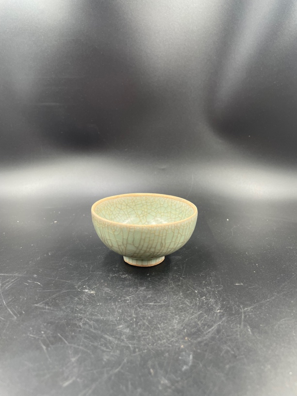 龙泉窑仿官窑芒口杯