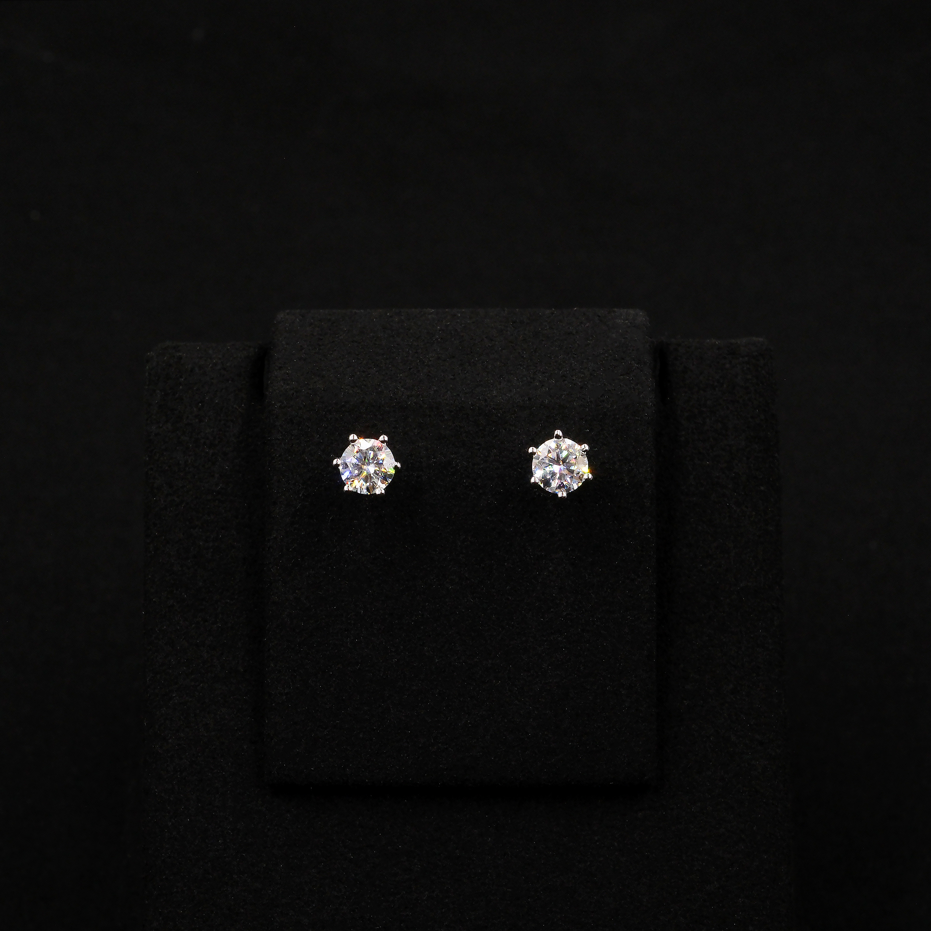 925银莫桑石耳饰 Zilionz 925银莫桑钻耳钉 六爪精致经典轻奢