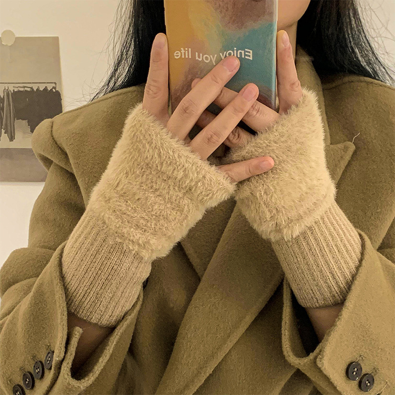 ins韩系毛绒半指手套女办公保暖护腕加绒露手指百搭打字触屏 写字