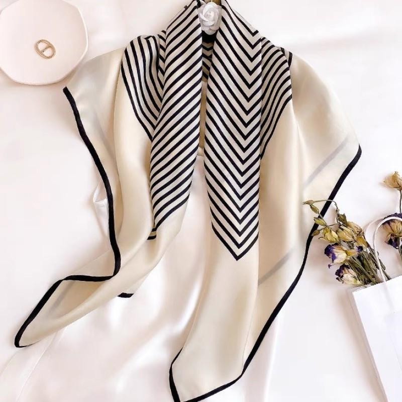 Hongxi Scarves/鸿晰桑蚕丝回字格香槟色87方巾D002