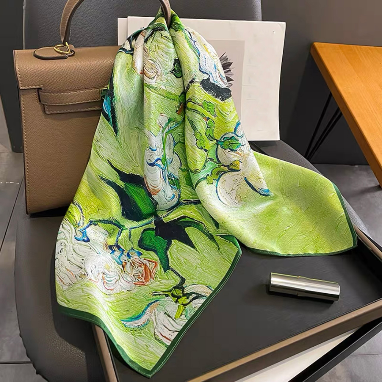 Hongxi Scarves/鸿晰桑蚕丝丝巾 绿色素绉缎油画白玫瑰68方巾C061