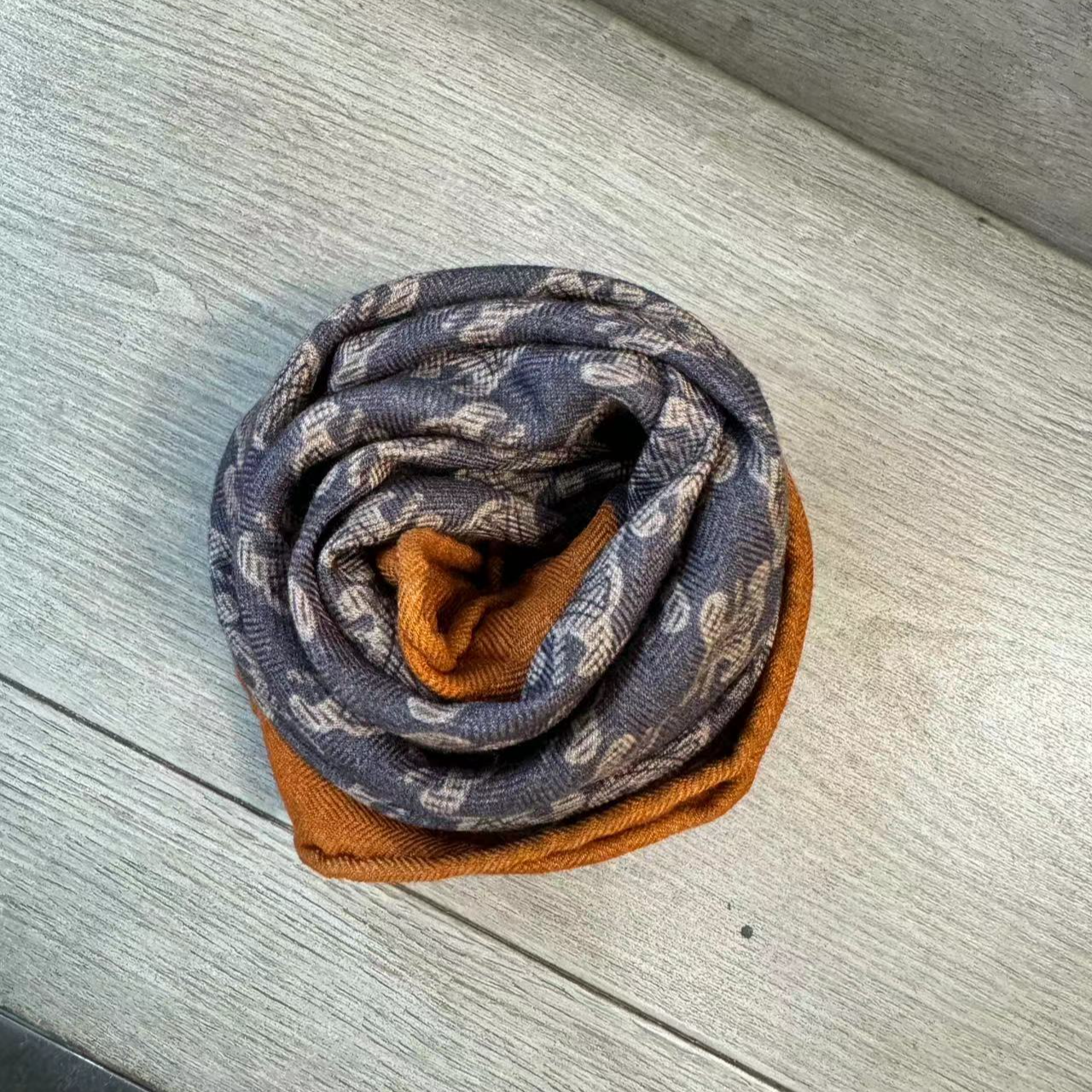 Hongxi Scarves/鸿晰丝毛双面异色凯旋门时尚款大气60方巾B063