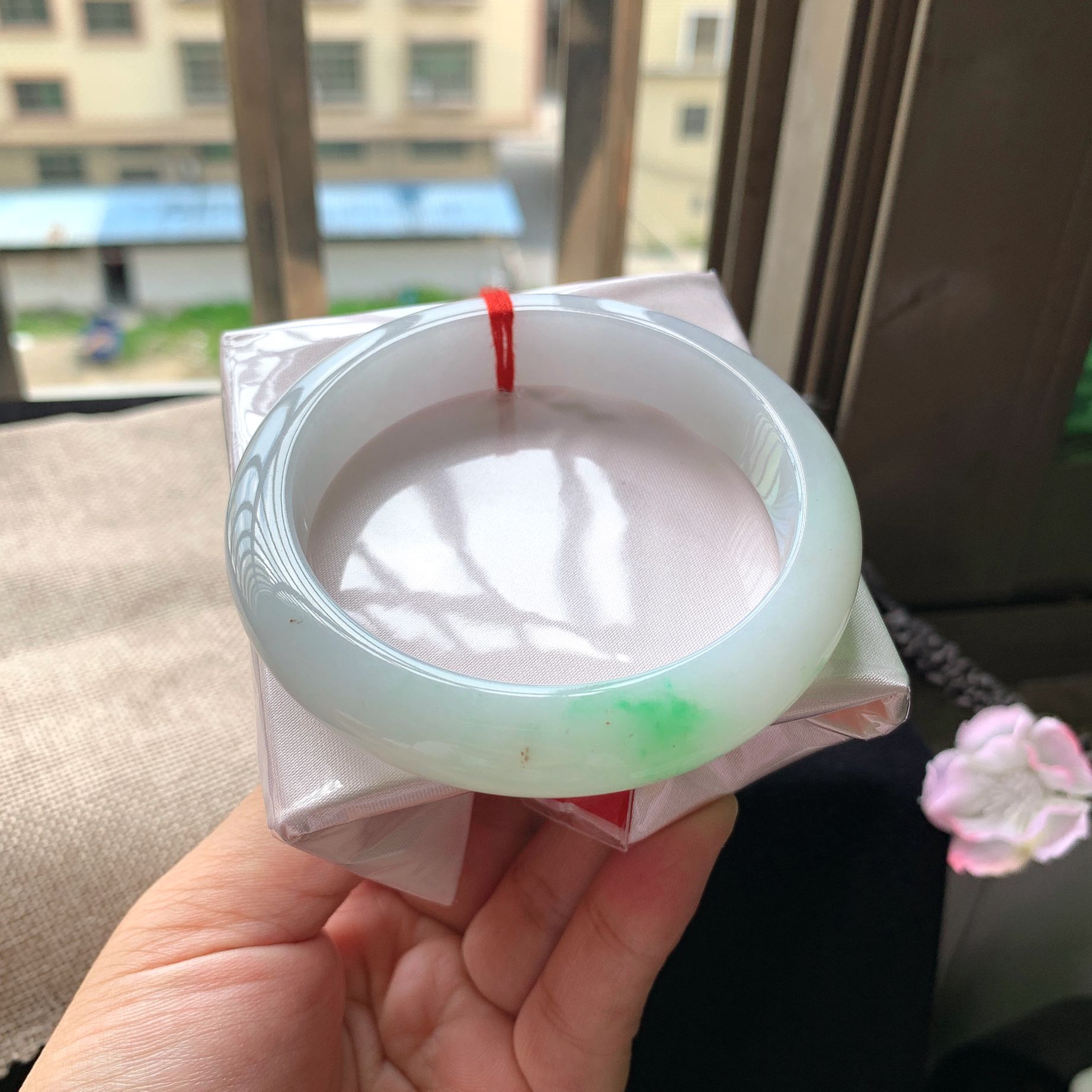 天然翡翠缅甸A货内径58.6mm正品水润飘阳绿宽边玉手镯女款时尚