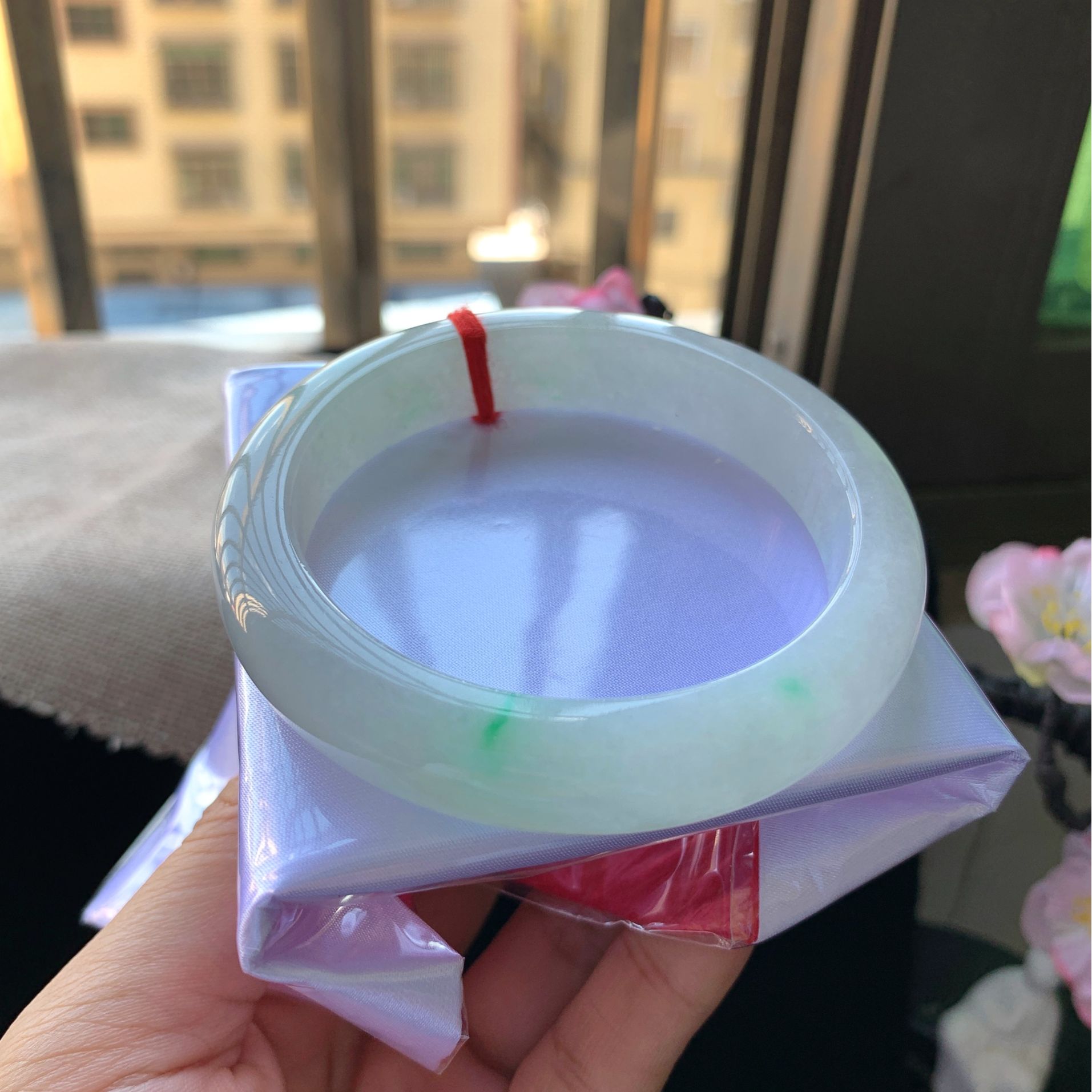 天然翡翠缅甸A货内径58.5mm正圈水润飘阳绿宽边玉手镯女翡翠a级货