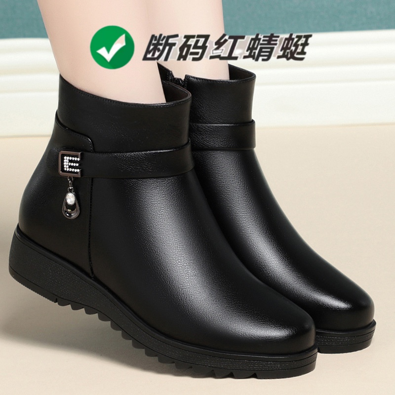 红蜻蜓牌品牌妈妈短靴爆款冬季鞋子软皮平底保暖靴子女加绒皮鞋中