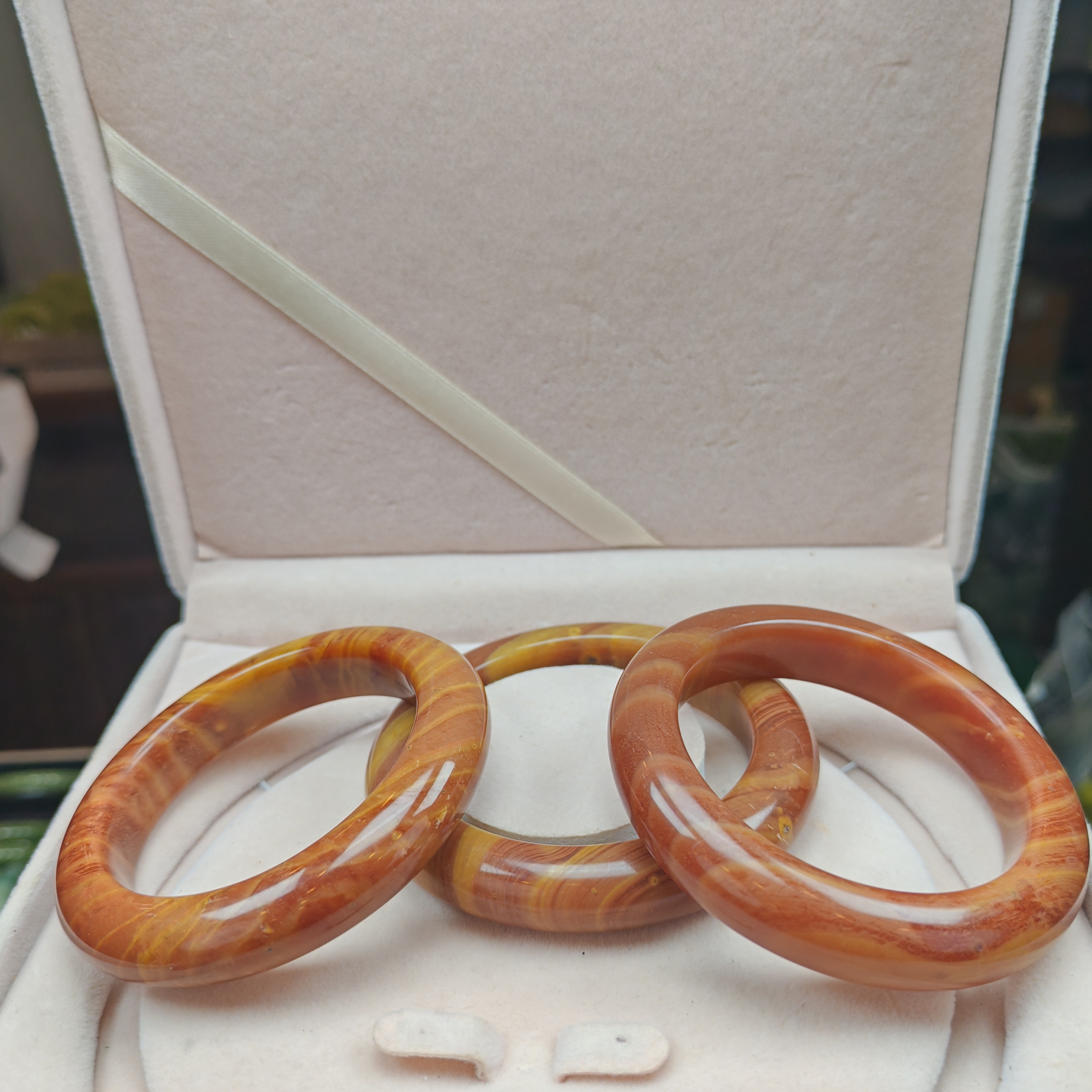 天然岫玉精美辽阳红手镯（随机发货，其中一个）