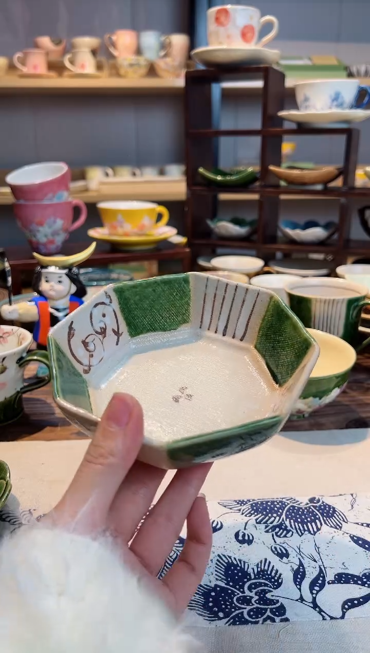 【闪购商品】瓷碗志野織部　八角小鉢　唐草絵