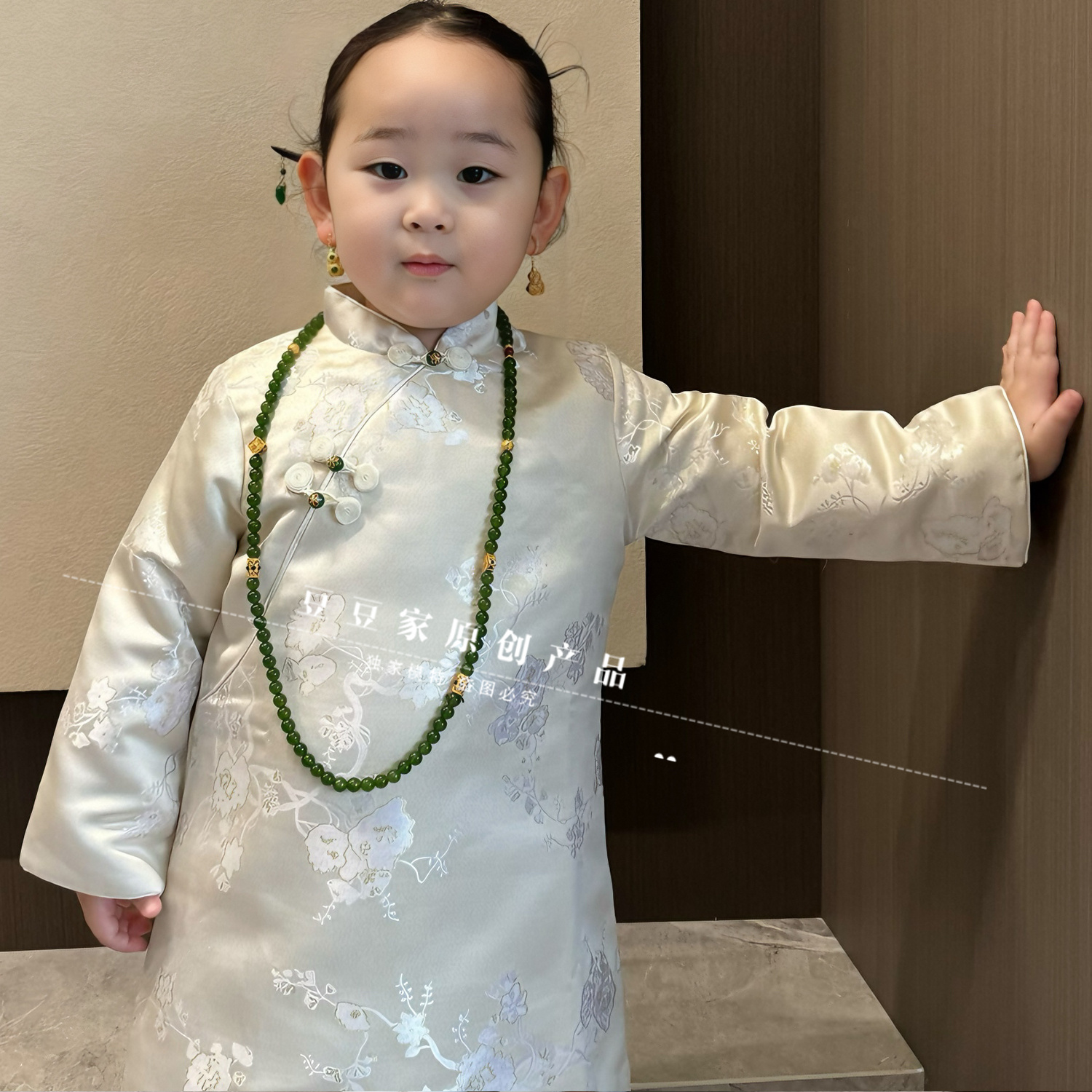 复古儿童加厚秋冬拜年服中式女童提花气质民国千金旗袍裙夹棉细闪