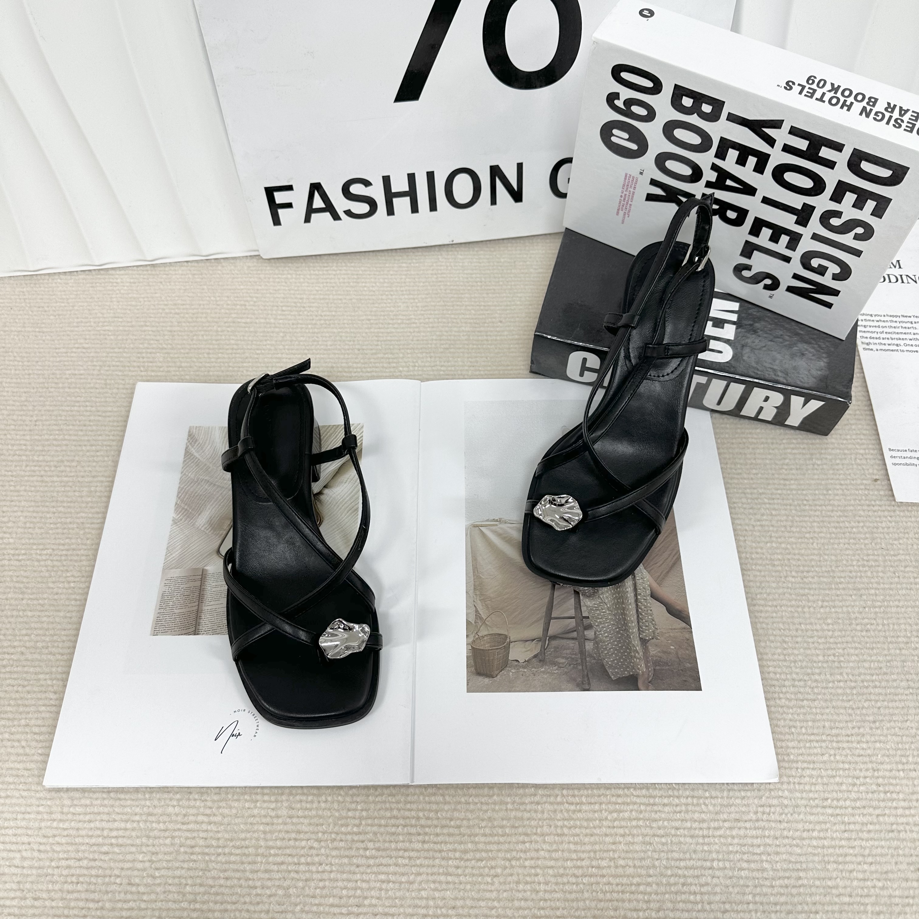 2024夏季新款时尚百搭凉鞋/DDW/242103-1（外1）