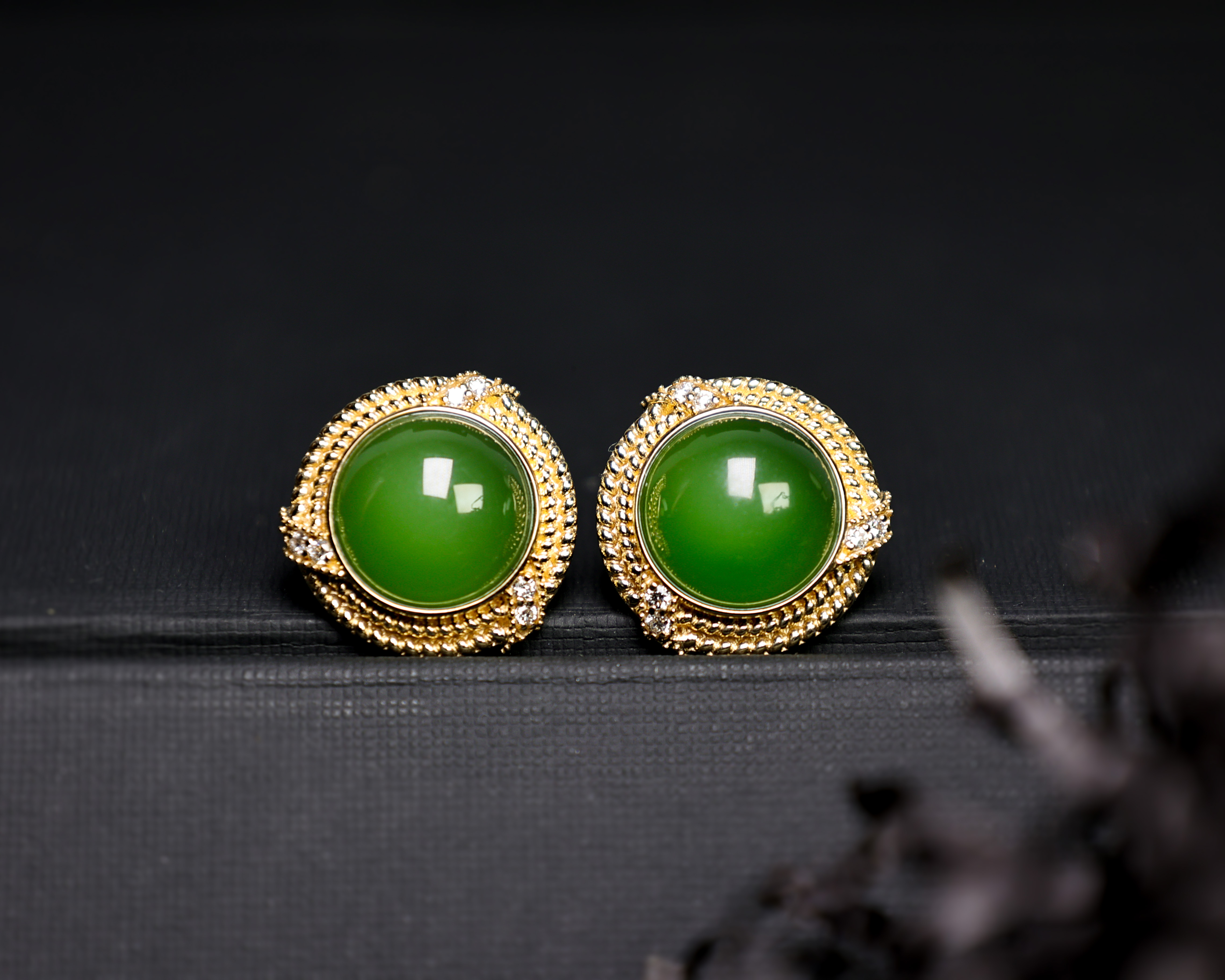 俄罗斯七号矿夹层料 冰绿无结构耳钉 18K金镶玉